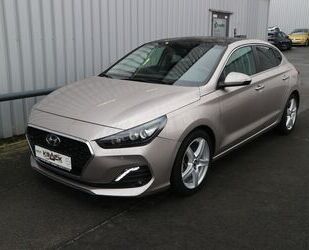 Hyundai Hyundai i30 1.4 T-GDI DCT Fastback Premium Gebrauchtwagen