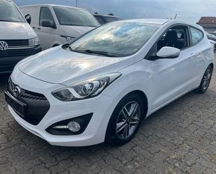 Hyundai Hyundai i30 blue 1.6 CRDI Automatik SHZ Kamera PDC Gebrauchtwagen