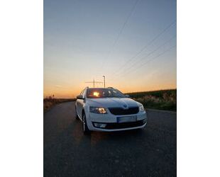 Skoda Skoda Octavia TSI Style Combi - PDC / Shz / keyles Gebrauchtwagen