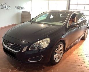 Volvo Volvo V60 Automatik 2.0 D4 Summum*Bi-Xenon*NAVI*Ka Gebrauchtwagen