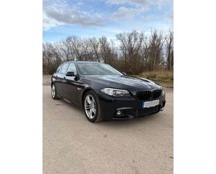 BMW BMW 520d Touring M-PAKET*BI-XENON*AHK*PANO*SHZ*PDC Gebrauchtwagen