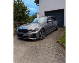 BMW BMW 330e Touring M Sport Individual + Garantie Gebrauchtwagen