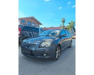 Toyota Toyota Avensis Kombi 2.2 D-CAT Travel Gebrauchtwagen