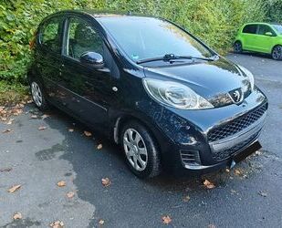 Peugeot Peugeot 107 Schwarz (8 fach bereift) Gebrauchtwagen