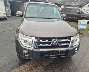 Mitsubishi Mitsubishi Pajero 3.2 DI-D Instyle--ALLRAD-7.SITZE Gebrauchtwagen