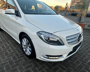 Mercedes-Benz Mercedes-Benz B 180 *bi-Xenon*Automat*NAVI*SHZ* Gebrauchtwagen