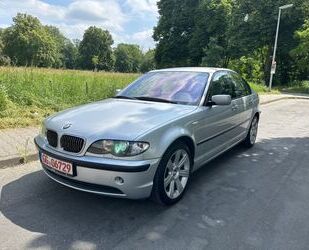 BMW BMW 320i *LEDER-NAVI-XENON-SHZ* Gebrauchtwagen