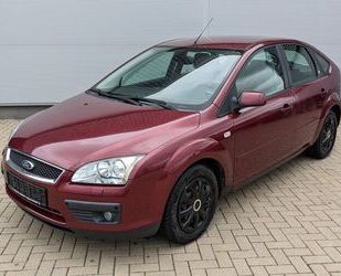 Ford Ford Focus 1.6l Ghia AHK PDC Sitz-/ Frontscheibenh Gebrauchtwagen