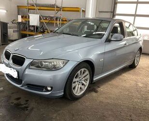 BMW BMW 318i *Automatik*Vollleder*Navi*Xenon*Scheckhef Gebrauchtwagen