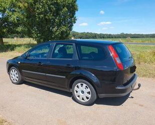 Ford Ford Focus 1,8 Ghia Turnier Ghia Gebrauchtwagen