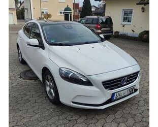 Volvo Volvo V40 D2 Powershift YOU-Panoramadach-Top gepfl Gebrauchtwagen