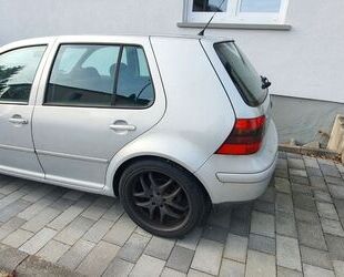 VW Volkswagen Golf 1.6 Highline NAVI KLIMATRONIC APPL Gebrauchtwagen