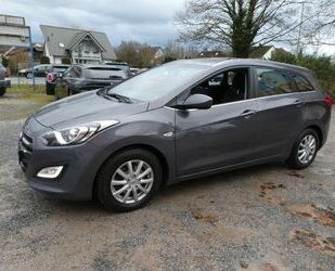 Hyundai Hyundai i30 cw Premium 1.Hand,abn.AHK,Top-Zust. Gebrauchtwagen