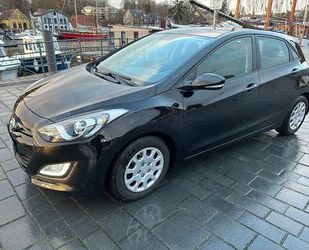 Hyundai Hyundai i30 1.4Navi,Rückfahrkamera,Sitzheizg., Ala Gebrauchtwagen