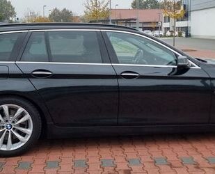 BMW BMW 520d xDrive Touring Luxury Line M-Lederlenkra Gebrauchtwagen