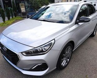 Hyundai Hyundai i30 Passion + LED/AUTOM/RFK/NAVI Gebrauchtwagen