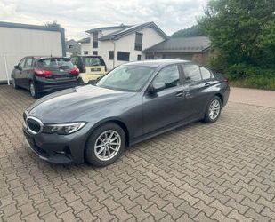 BMW BMW 318 d Lim Advantage NAVI MFL PDC SHZ GSD LED Gebrauchtwagen