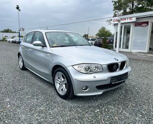 BMW BMW 118i Lim. *Scheckheft*SHZG*Xenon*8Fach Gebrauchtwagen