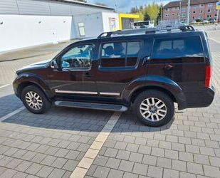 Nissan Nissan Pathfinder 3.0 V6 dCi DPF LE 4WD Automatik Gebrauchtwagen