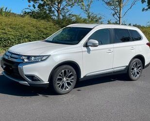 Mitsubishi Mitsubishi Outlander 4WD Automatik 7-Sitzer Perlmu Gebrauchtwagen