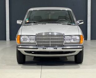 Mercedes-Benz Mercedes-Benz 200 W123 1.HAND H-ZULASSUNG WIE NEU Gebrauchtwagen