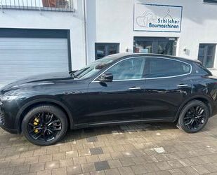 Maserati Maserati Levante 3.0 V6 350PS Allrad 8fach bereift Gebrauchtwagen