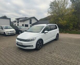 VW Volkswagen Touran Highline 2.0 TDi LEDER NAVI LED Gebrauchtwagen