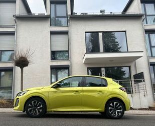 Peugeot Peugeot 208 tolle Farbe wie neu 55 kw nur 4000 km Gebrauchtwagen