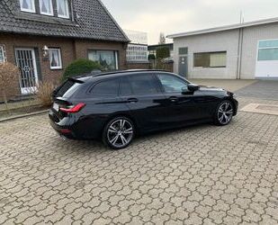 BMW BMW 320d Touring / Leder / Laser / 19 / Pano / HUD Gebrauchtwagen