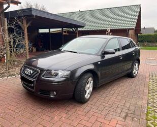 Audi Audi A3 1.6 Attraction Sportback AHK Sitzhzg Gebrauchtwagen