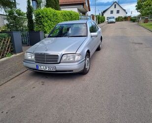 Mercedes-Benz Mercedes-Benz 200 Oldtimer H Kennzeichen scheckhef Oldtimer