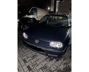 VW Volkswagen Golf 1.6 Auto Basis Gebrauchtwagen