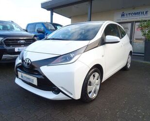 Toyota Toyota Aygo AYGO x-play 2. HAND KLIMA SERVO ISOFIX Gebrauchtwagen