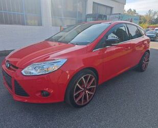 Ford Ford Focus Lim. Titanium*XENON*ALU*WENIG KM* Gebrauchtwagen