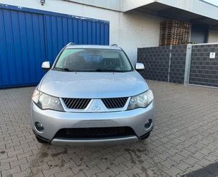 Mitsubishi Mitsubishi Outlander 2.4 Invite,2 Hand,Topgepflegt Gebrauchtwagen