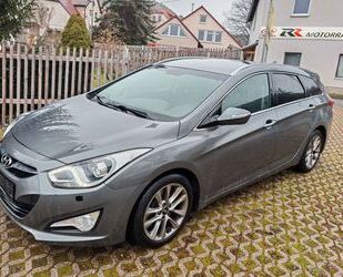 Hyundai Hyundai i40 cw 1.7 CRDi Style 100kW Automatik Gebrauchtwagen