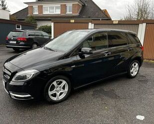 Mercedes-Benz Mercedes-Benz B 200 *Aut*Leder*SHZ*2.Hd.*Pano*gepf Gebrauchtwagen