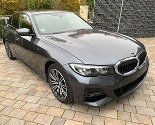 BMW BMW 320i MPaket LivePR Leder Hifi Park GSHD LED 1H Gebrauchtwagen