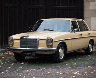 Mercedes-Benz Mercedes-Benz 220 W115 *Ahorngelb*Erstlack*ungesch Gebrauchtwagen