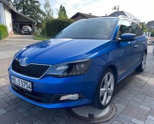 Skoda Skoda Fabia 1.2l Joy Combi Stdhzg Navi Tempo gepf Gebrauchtwagen