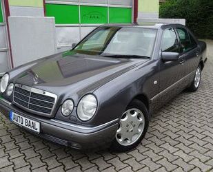 Mercedes-Benz Mercedes-Benz E 320 Elegance Automatik Xenon SHZ 2 Gebrauchtwagen