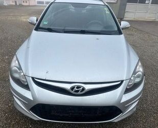 Hyundai Hyundai i30 CW blue 1.6 CRDi 66 kW Classic Gebrauchtwagen