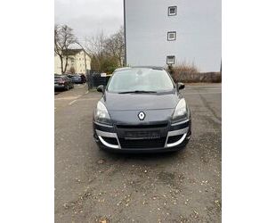 Renault Renault Scenic Bose Edition dCi131PS -BJ:2011/08-1 Gebrauchtwagen