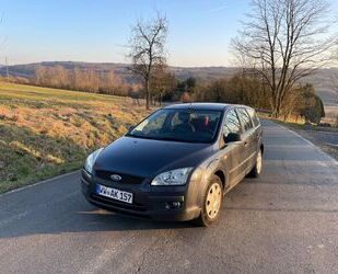 Ford Ford Focus 1,6 Ambiente Ambiente Gebrauchtwagen