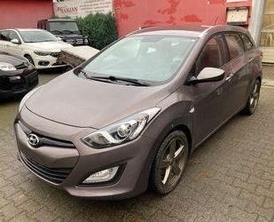 Hyundai Hyundai i30 Kombi-1.4-Benzin-1.-Hand-Scheckheft-TÜ Gebrauchtwagen