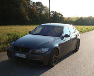 BMW BMW E90 330i M-Paket*Navi*Leder*Standheizung Gebrauchtwagen