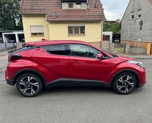 Toyota Toyota C-HR 1.8L Hybrid Team D (Negotiable Price/O Gebrauchtwagen