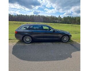 BMW BMW 530d xDrive Touring +Vollleder Exclusive+Xenon Gebrauchtwagen