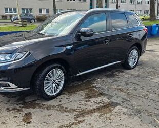 Mitsubishi Mitsubishi Outlander 2.4 MIVEC PLUG-IN HYBRID 4WD Gebrauchtwagen