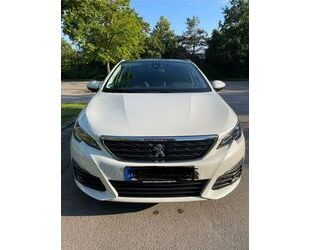 Peugeot Peugeot 308 Allure Automatik, Panoramadach, Navi u Gebrauchtwagen